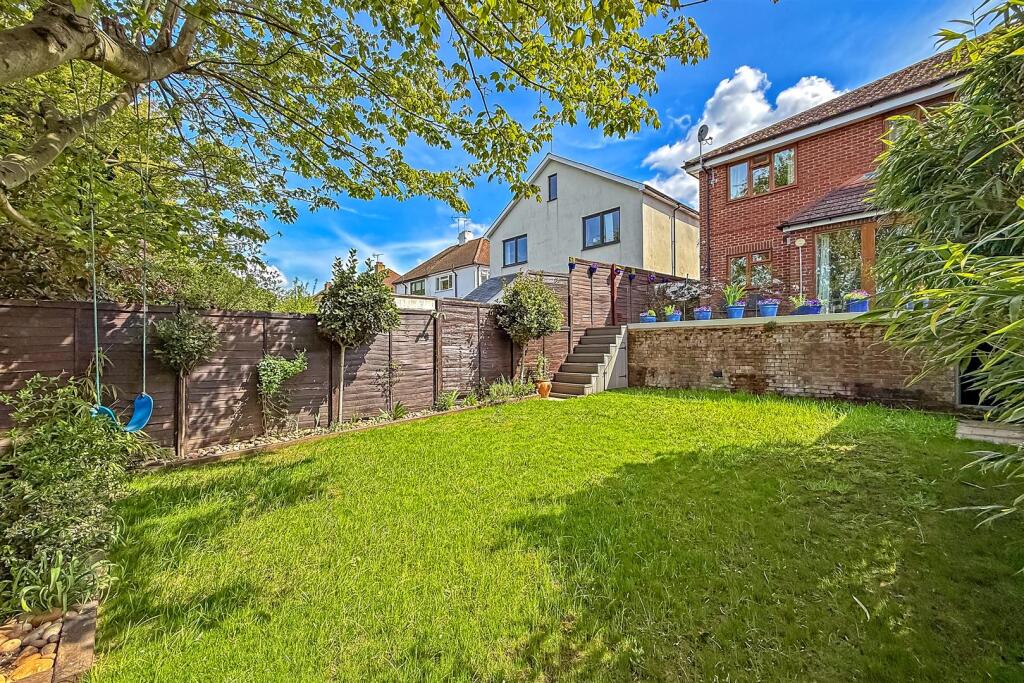 Additional image 19 of Mount Drive, Park Street, St. Albans
