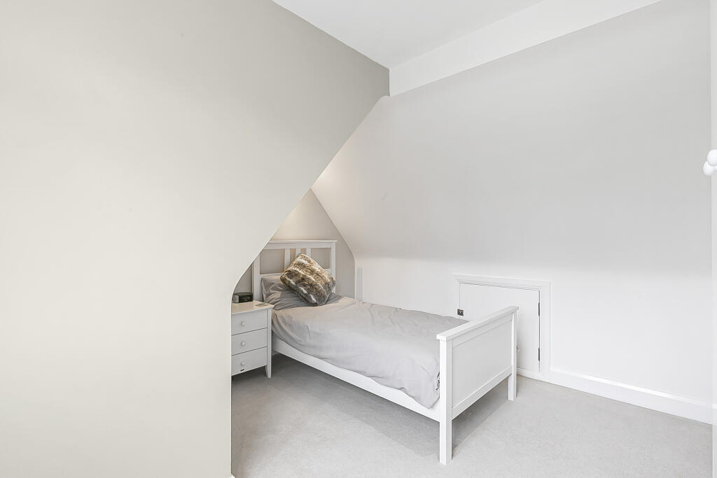 Additional image 17 of Canonsfield, Welwyn, Hertfordshire, AL6