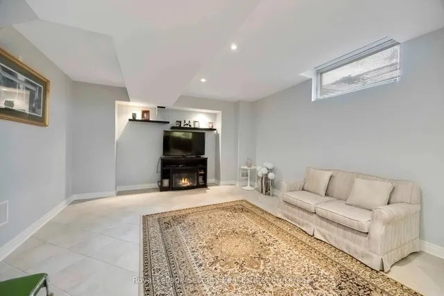 Additional image 29 of 27 Gaydon Ave