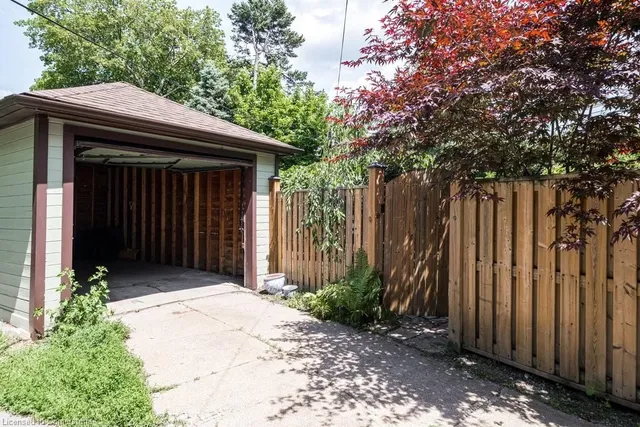 Additional image 40 of 39 Maplewood Ave