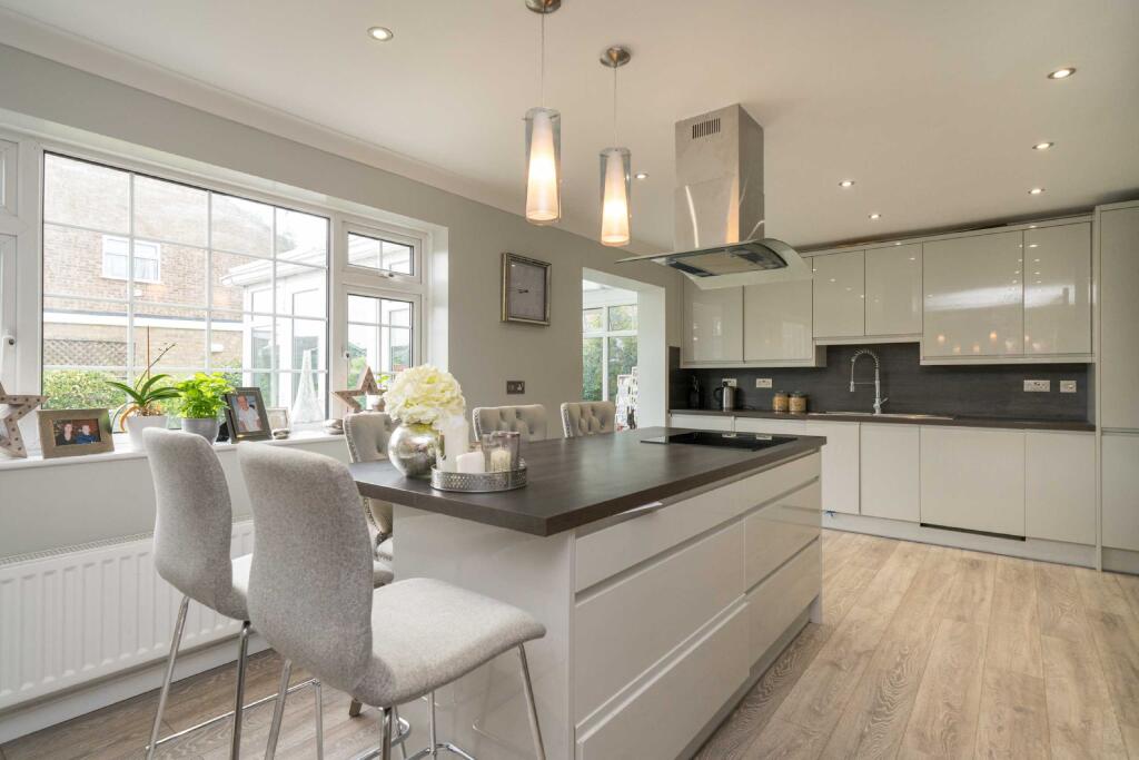 Aldwickbury Crescent, Harpenden, Hertfordshire, AL5