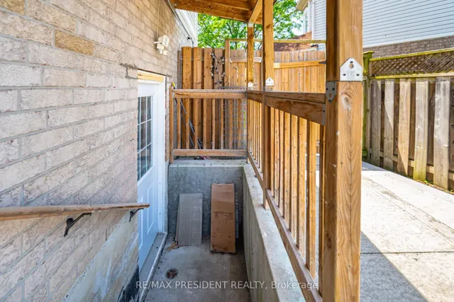 Additional image 34 of 58 Frontenac Cres