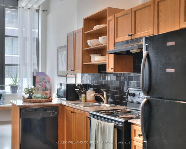 Additional image 3 of 410 King St Unit 108