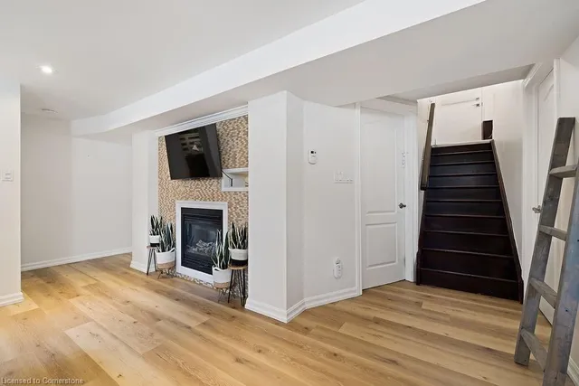 Additional image 44 of 32 Cumming Crt