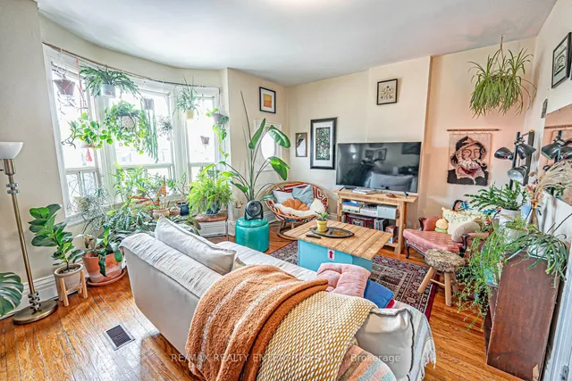 Additional image 14 of 914 Dovercourt Rd