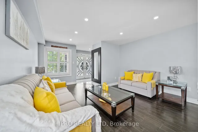 Additional image 8 of 14 Saddleback Sq