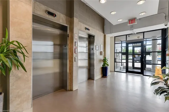 Additional image 5 of 410 King St Unit 413