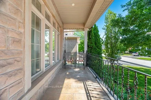 Additional image 4 of 2373 Rideau Dr