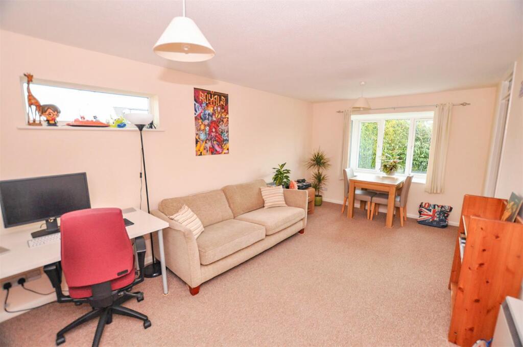 Additional image 7 of Broadlake Close, St. Albans