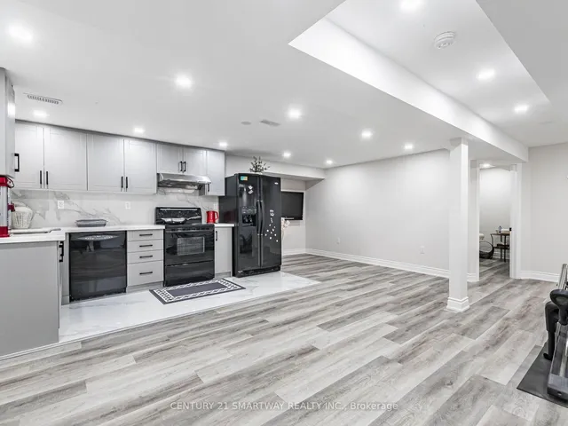 Additional image 36 of 38 Bottlebrush Dr