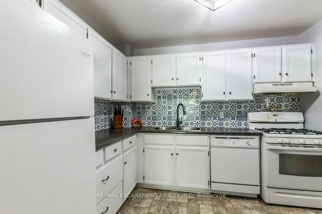 Additional image 13 of 109 Wilson St Unit 14