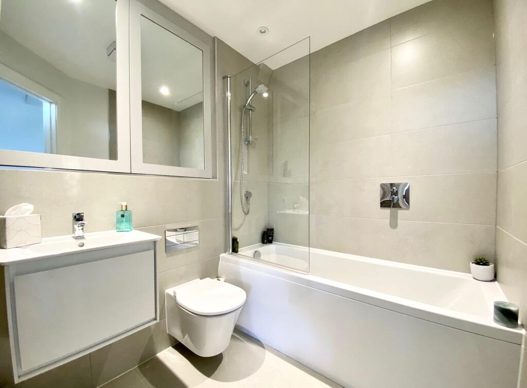 Additional image 8 of Roestock Lane, Colney Heath, AL4