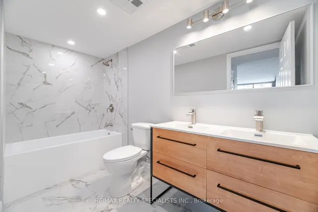 房产图片 17 - 1240 Marlborough Crt 单元606