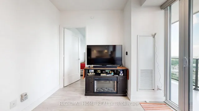 房产图片 11 - 70 Annie Craig Dr 单元 2703