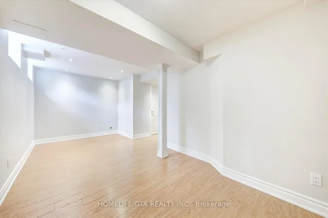 Additional image 37 of 62 Wyper Sq