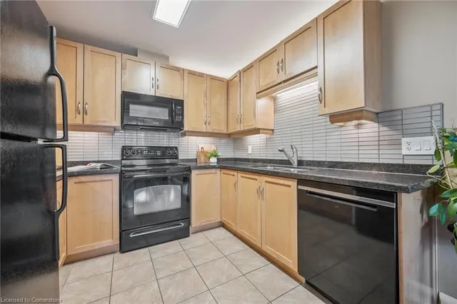 Additional image 4 of 165 Duke St Unit 205