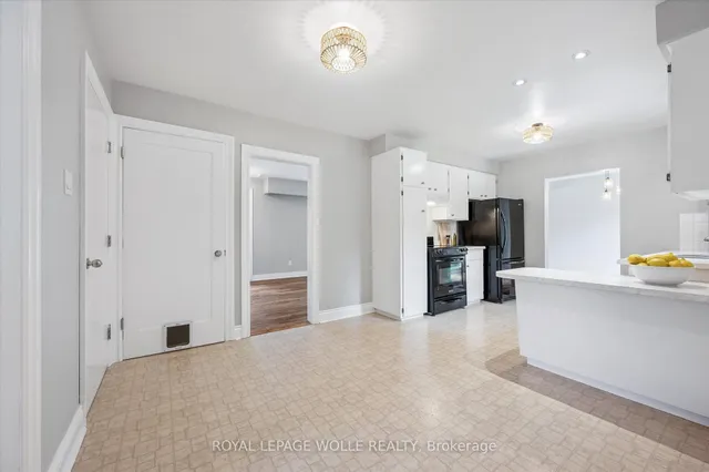 Additional image 19 of 29 Strathcona Cres