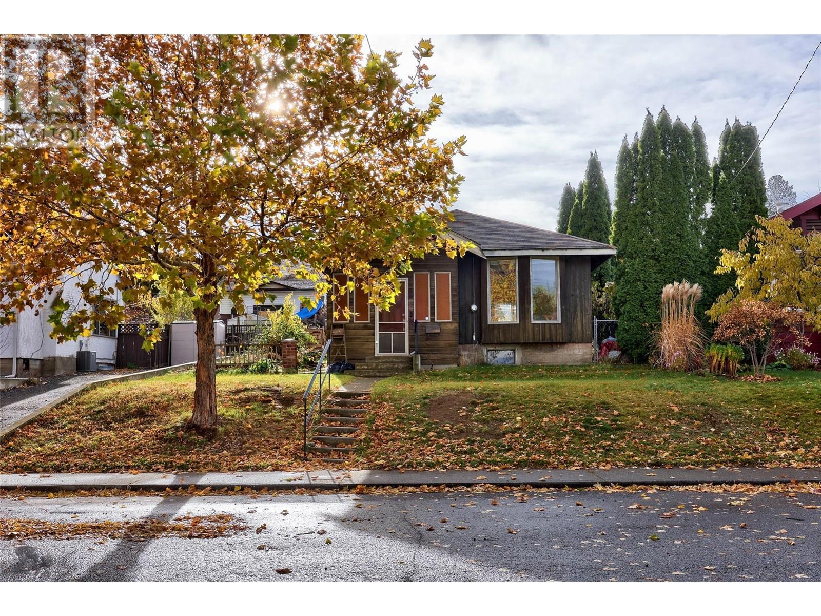 935 Pine Street|Kamloops, British Columbia V2C3A3