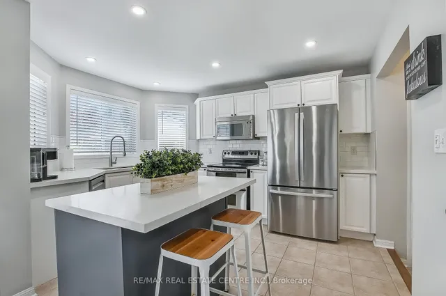 Additional image 17 of 969 Lancaster Blvd