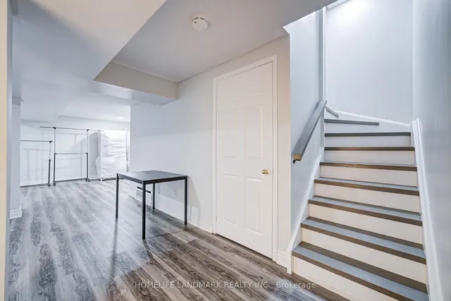 Additional image 38 of 2006 Glenada Cres Unit 27