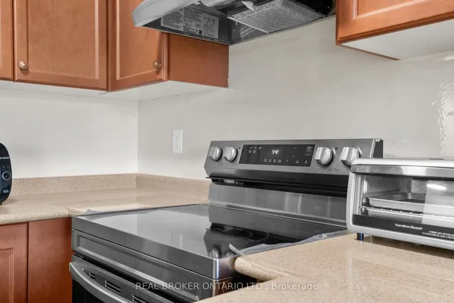 Additional image 10 of 649E Warden Ave Unit 27