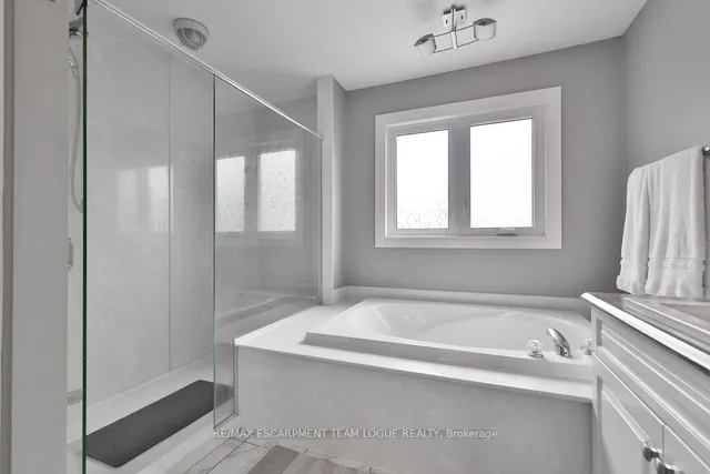 Additional image 20 of 4113 Bonavista Cres