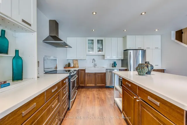 Additional image 34 of 33 Harbour Sq Unit 1032