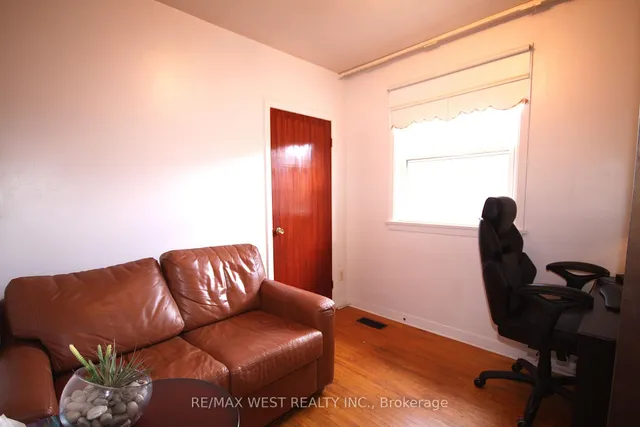 Additional image 16 of 23 Cove Dr