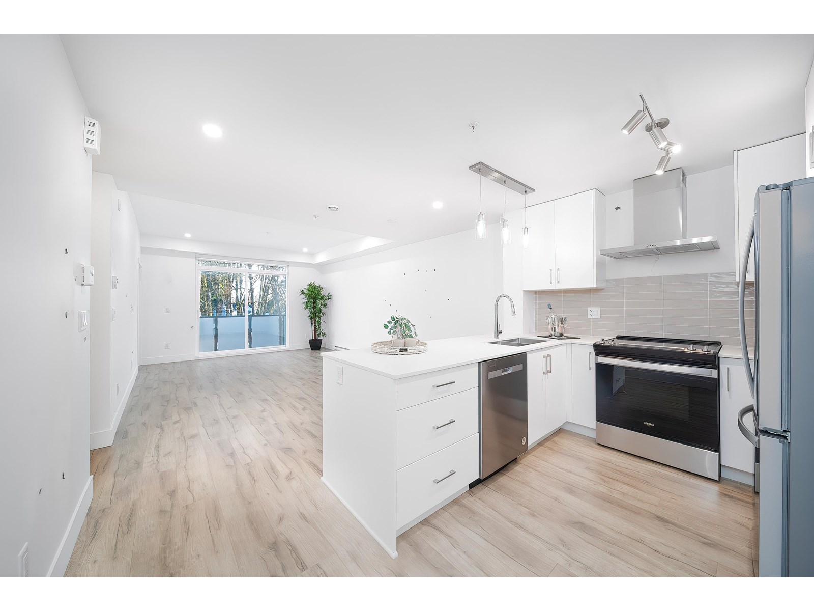 30 6328 KING GEORGE BOULEVARD|Surrey, British Columbia V3X1E6