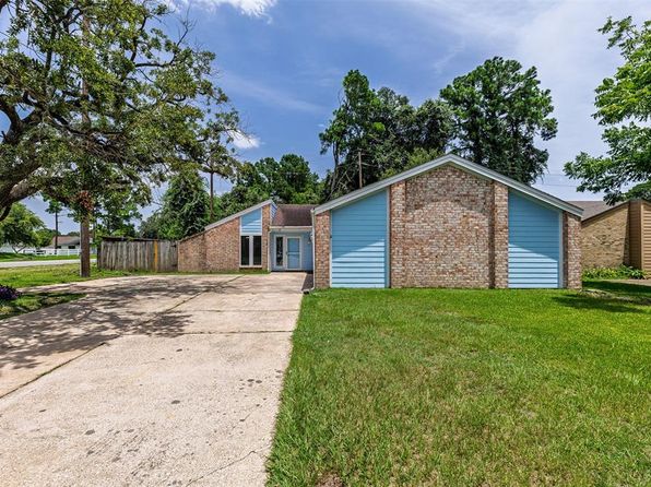 12126 Holly Stone Dr, Houston, TX 77070