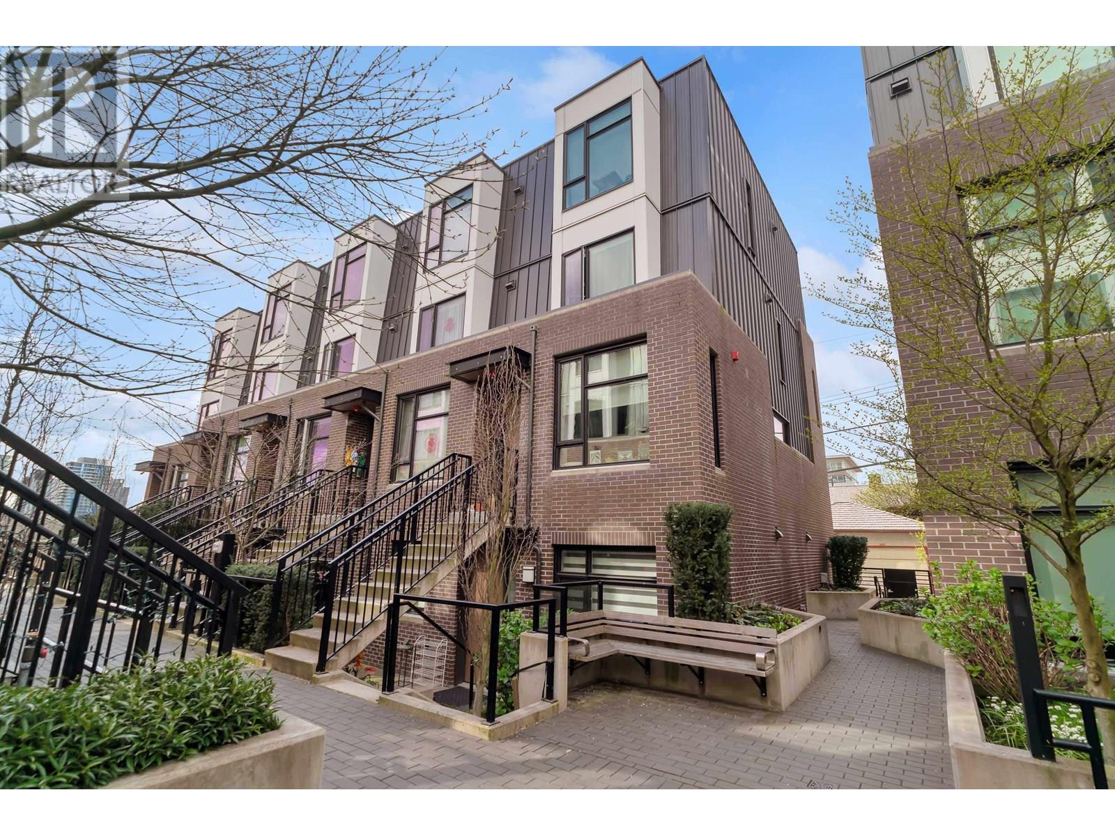 7619 YUKON STREET|Vancouver, British Columbia V5X2Y4