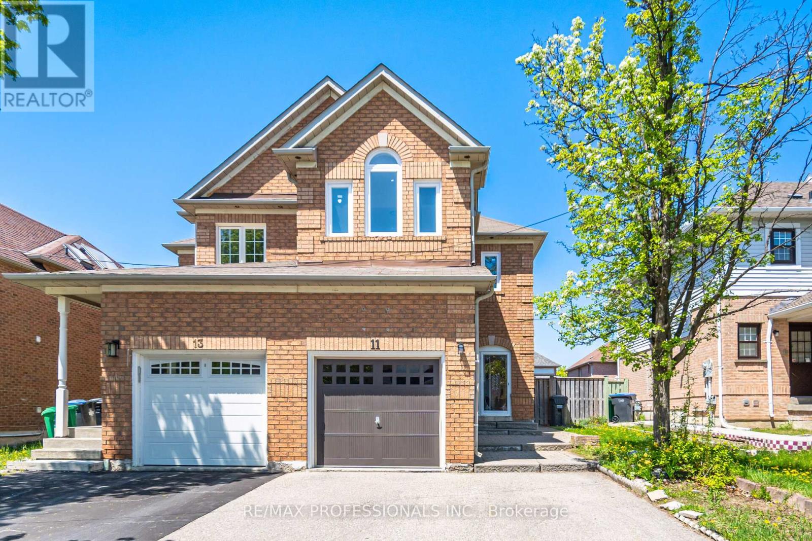 11 ASTERWIND CRESCENT|Brampton (Sandringham-Wellington), Ontario L6R1V9