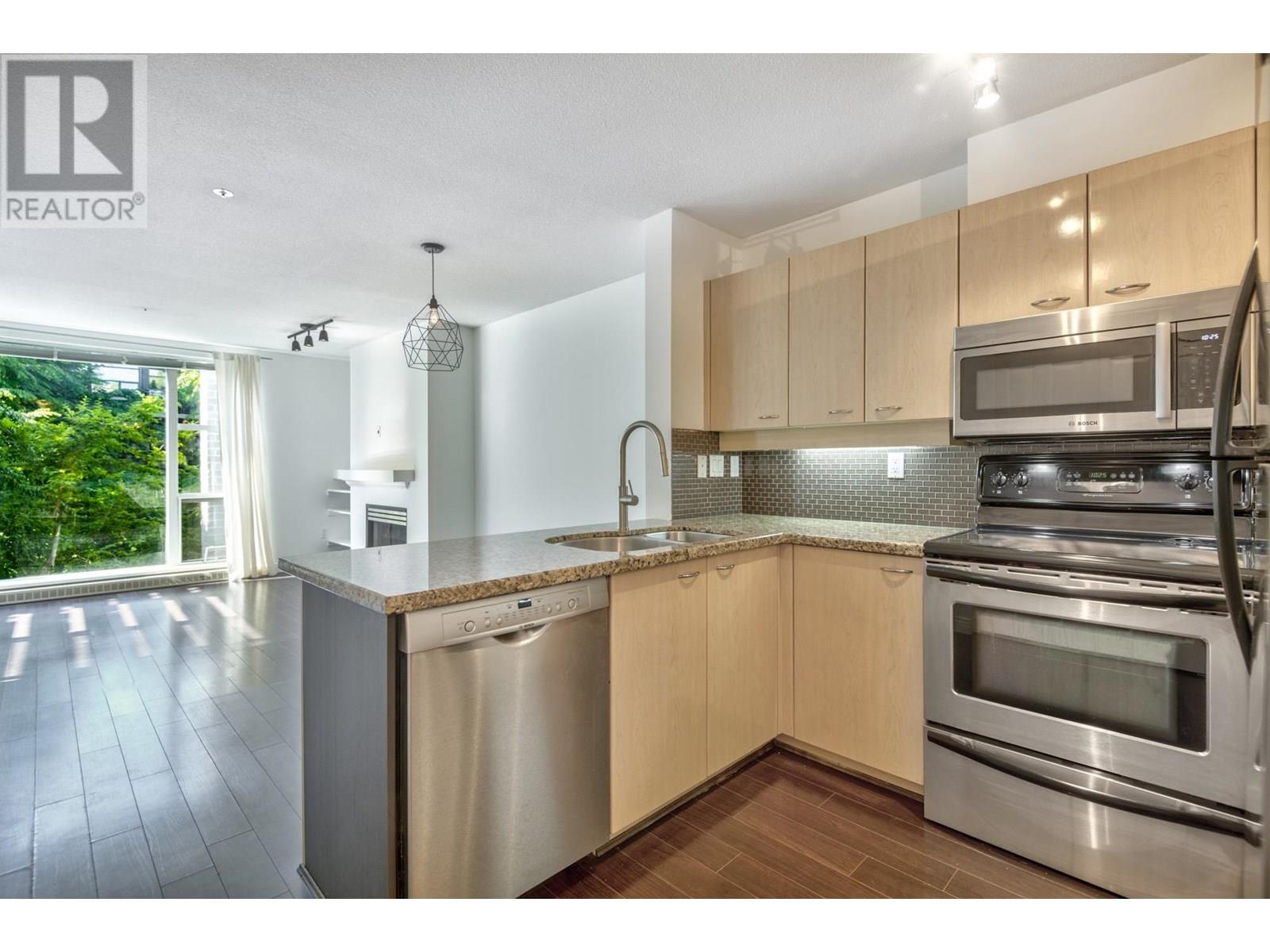 307 2288 MARSTRAND AVENUE|Vancouver, British Columbia V6K4S9