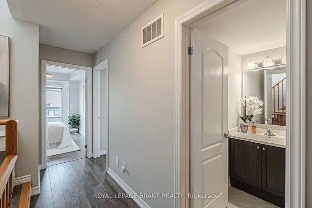 房产图片 23 - 422 Athabasca Common