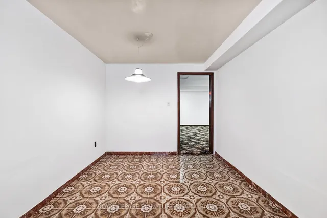 Additional image 32 of 28 Greendowns Dr