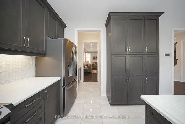 房产图片 23 - 198 Jessie Caverhill Pass