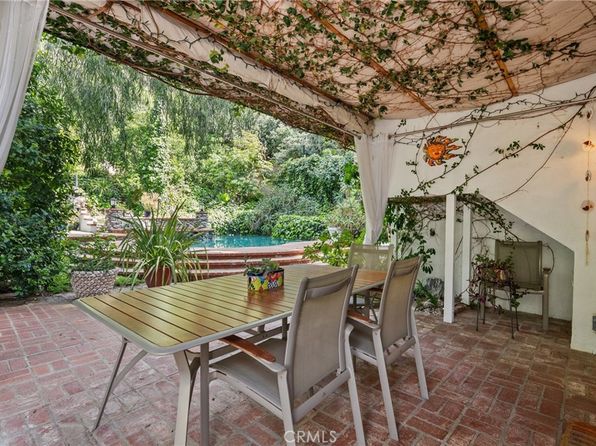 17034 Escalon Dr, Encino, CA 91436