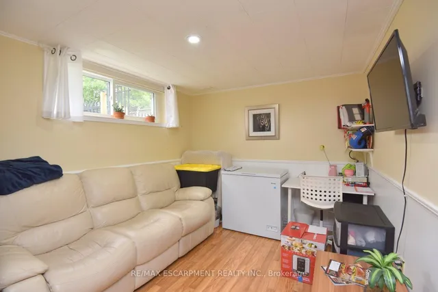 Additional image 28 of 73 Reno Ave