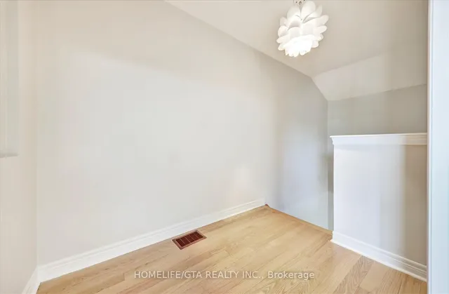 Additional image 28 of 62 Wyper Sq