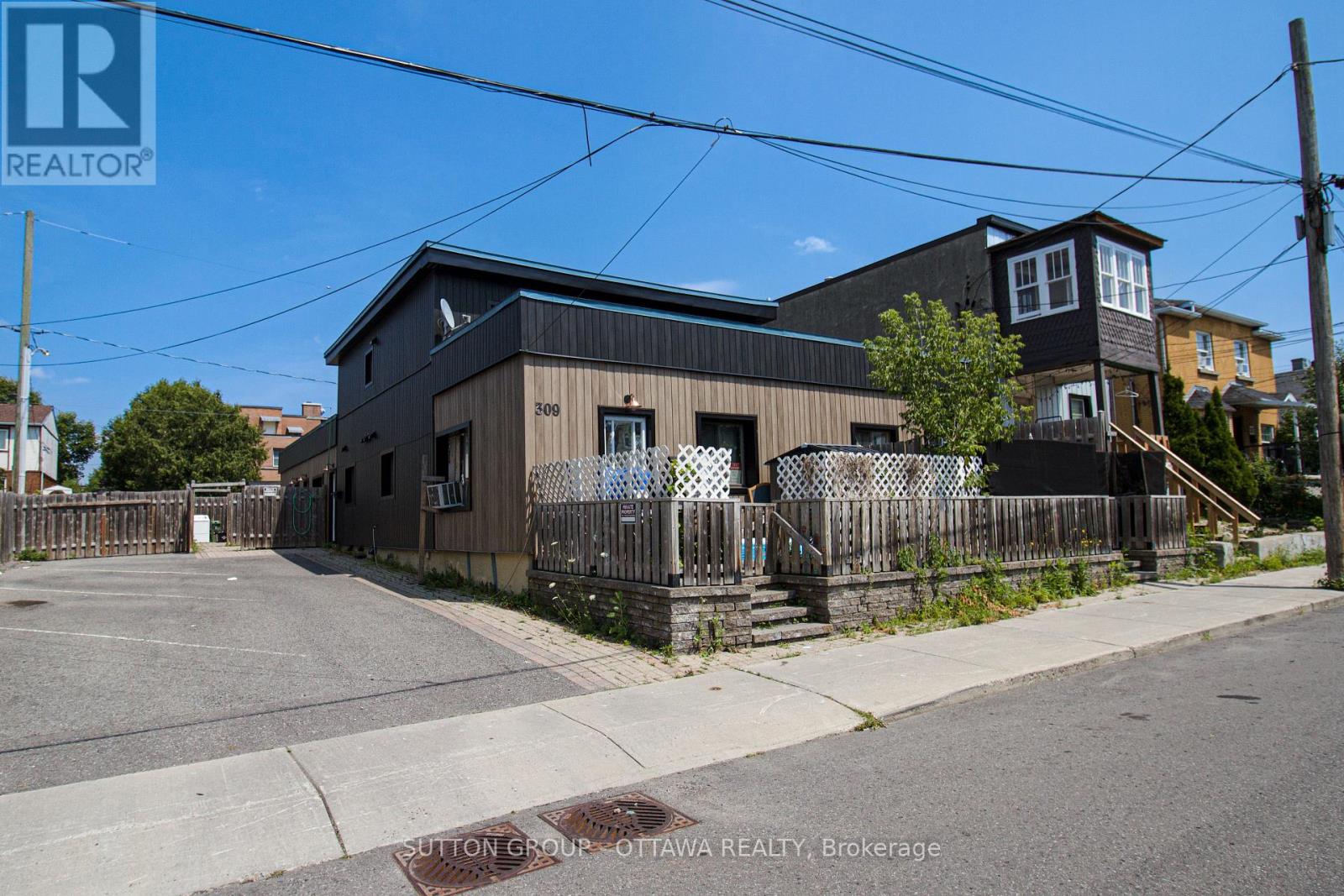 309 CYR AVENUE|Ottawa, Ontario K1L7N6