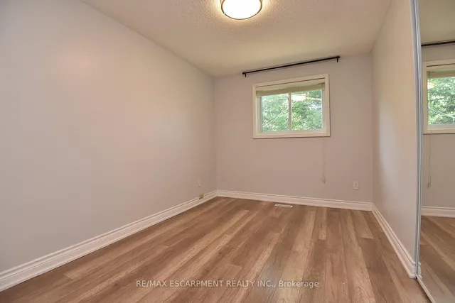 Additional image 36 of 459 Woodview Rd Unit 4