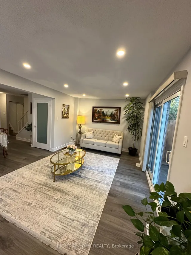 Additional image 21 of 14 Hero Sq