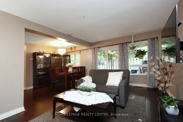 房产图片 13 - 444 Silverstone Dr 单元 11