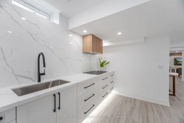 Additional image 36 of 34 Royal Links Circ