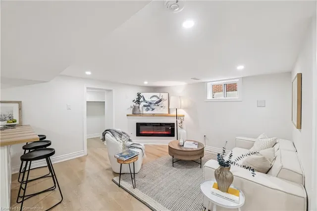 Additional image 17 of 220 Holmesdale Ave