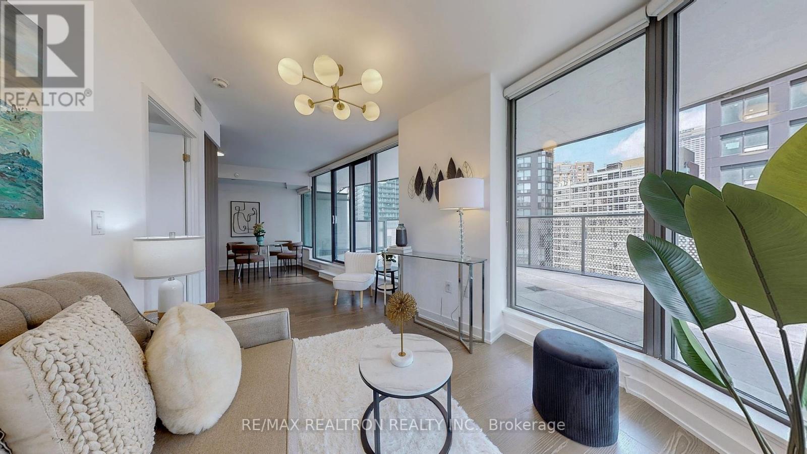 811 - 11 WELLESLEY STREET W|Toronto (Bay Street Corridor), Ontario M4Y0G4