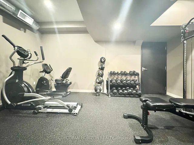 Additional image 31 of 690 KING St Unit 606