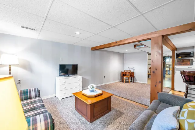 Additional image 21 of 67 Rochman Blvd