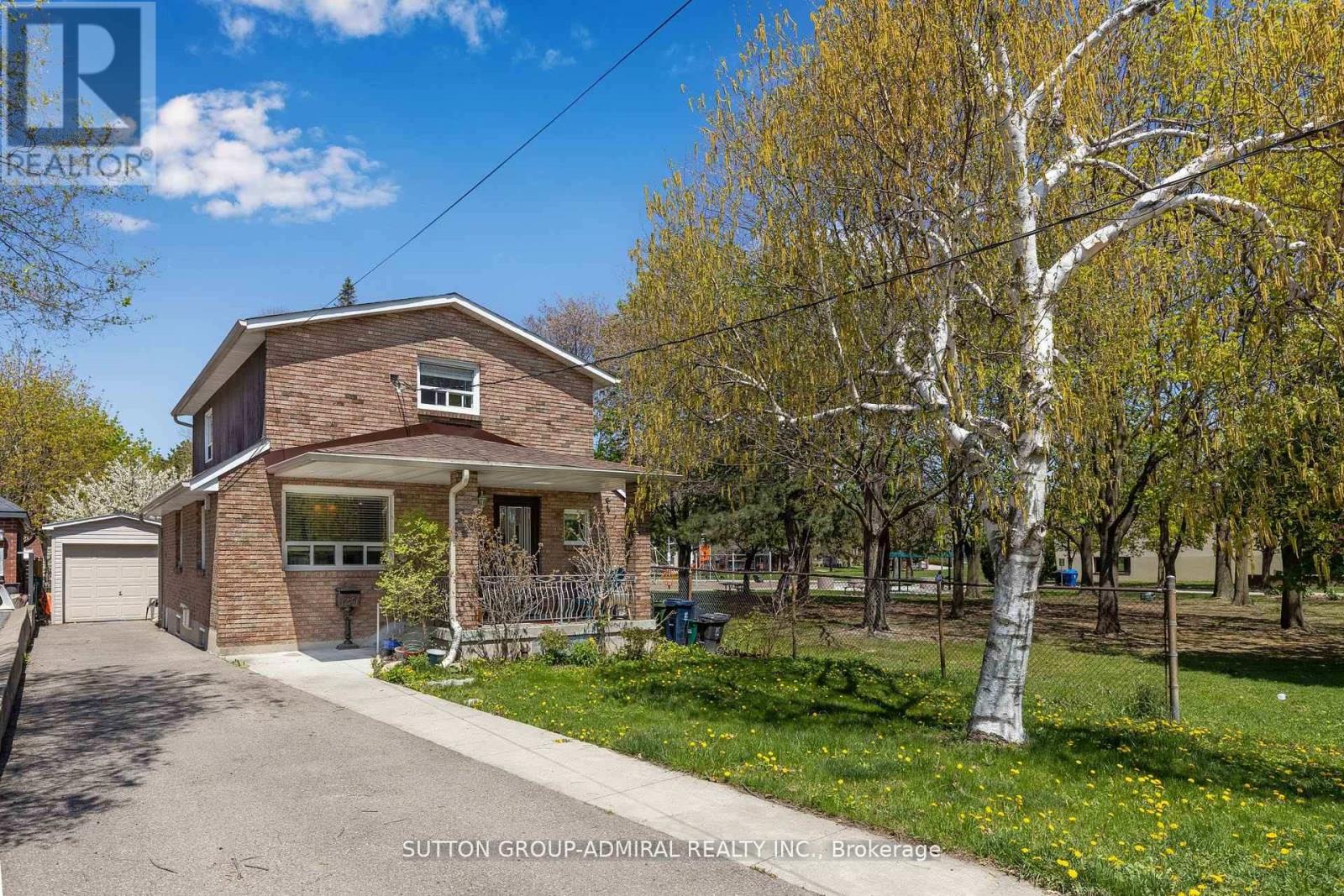 1052 GLENGROVE AVENUE|Toronto (Yorkdale-Glen Park), Ontario M6B2K2