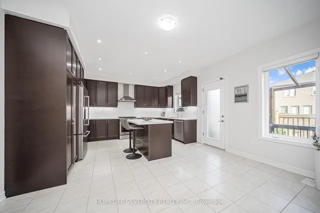 Additional image 8 of 51 Bucksaw St